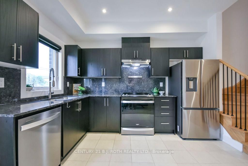35 Pumpkin Corner Crescent • Barrie, ON photo 14
