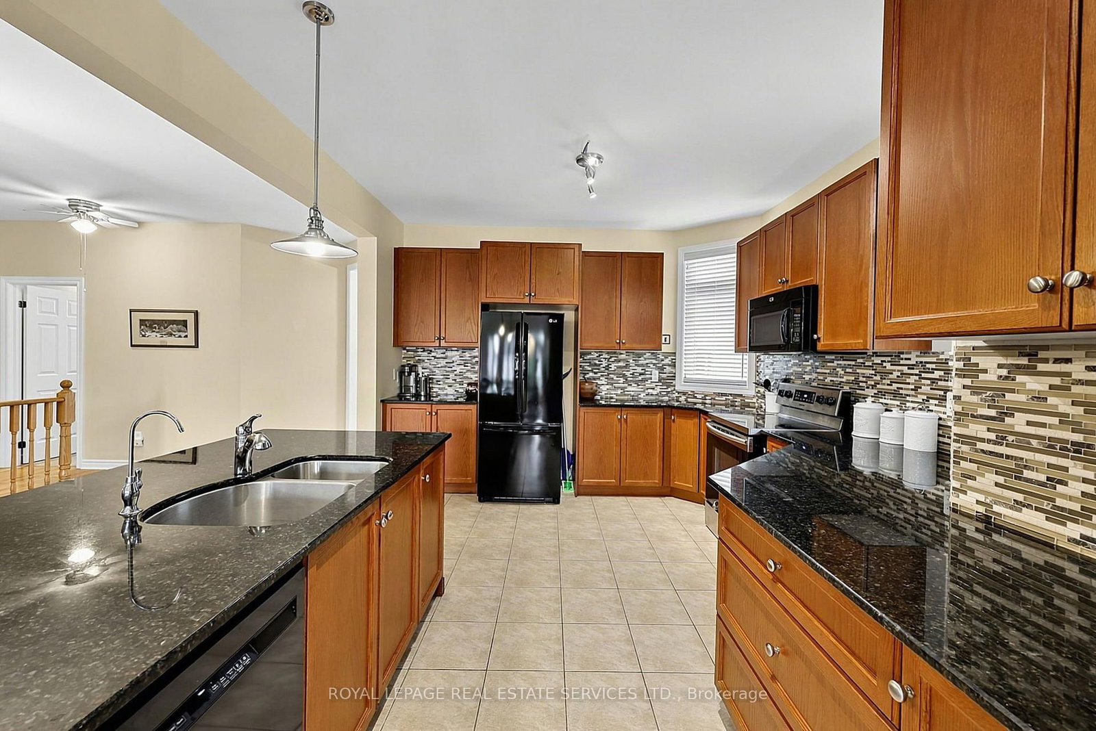 17 LEEWARD Circle • Wasaga Beach, ON photo 10