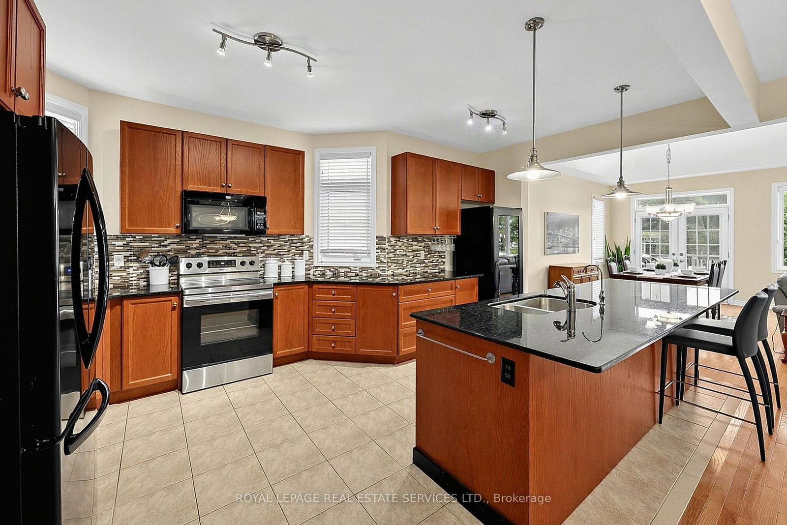 17 LEEWARD Circle • Wasaga Beach, ON photo 11