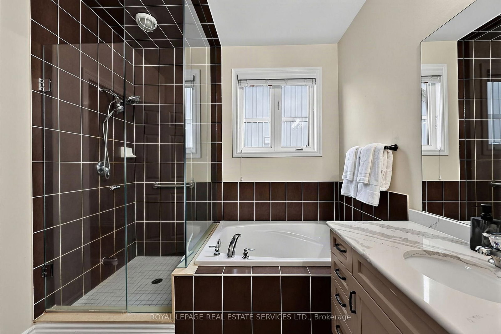 17 LEEWARD Circle • Wasaga Beach, ON photo 24