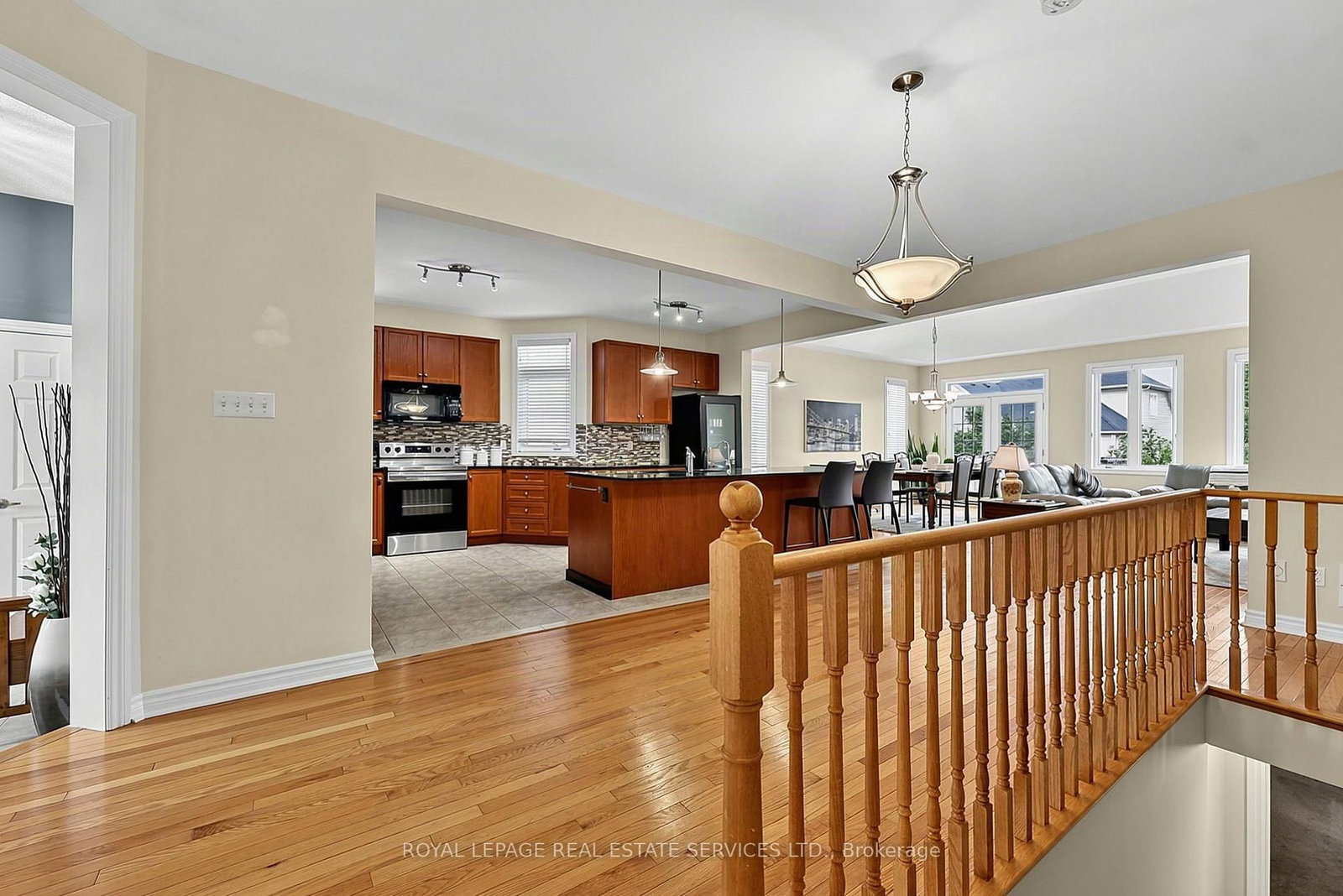 17 LEEWARD Circle • Wasaga Beach, ON photo 6