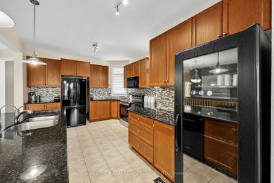 17 LEEWARD Circle • Wasaga Beach, ON photo 9