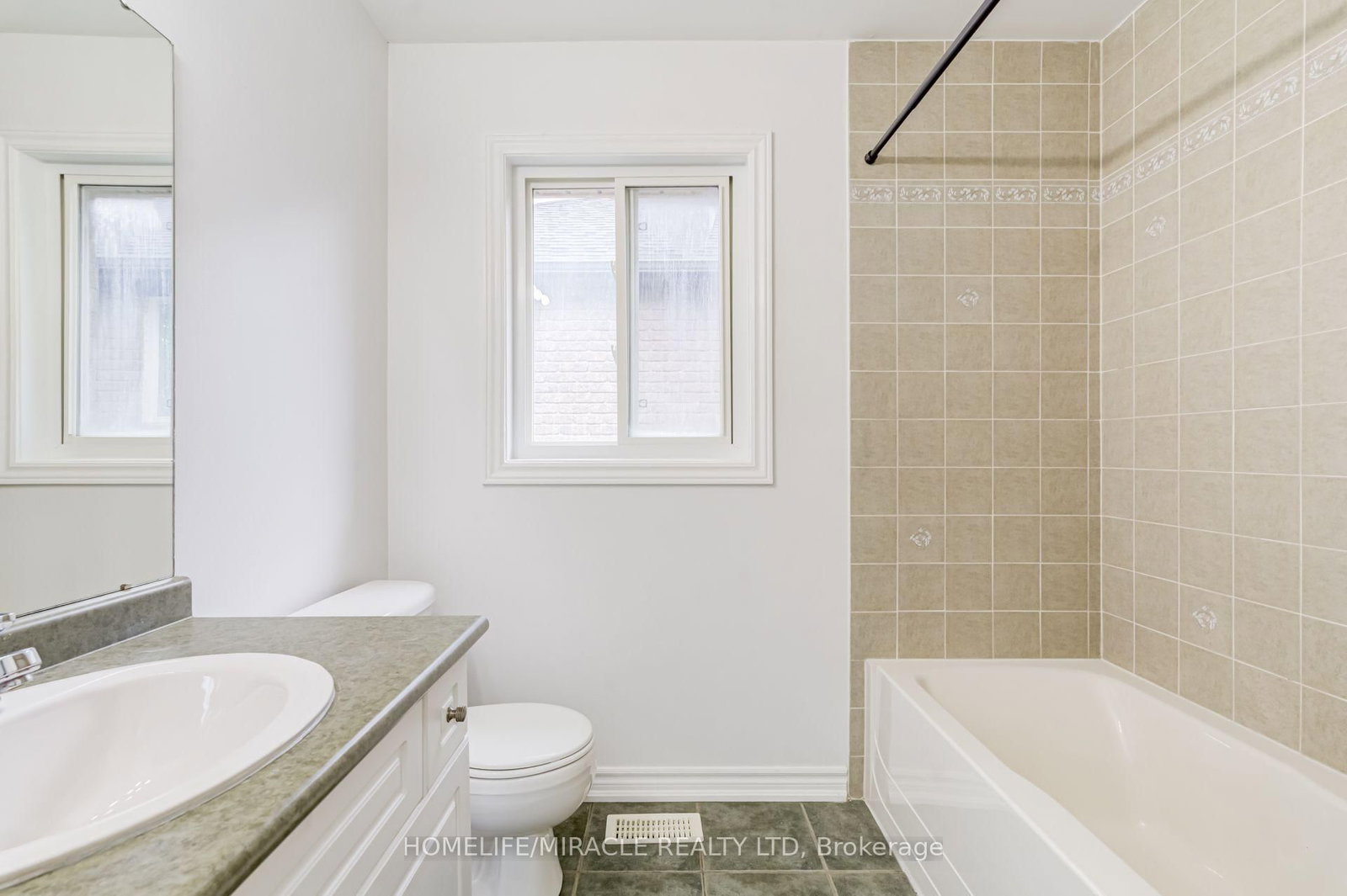 7 Empire Drive • Barrie, ON photo 27
