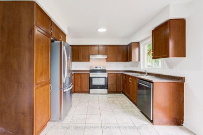 7 Empire Drive • Barrie, ON photo 9