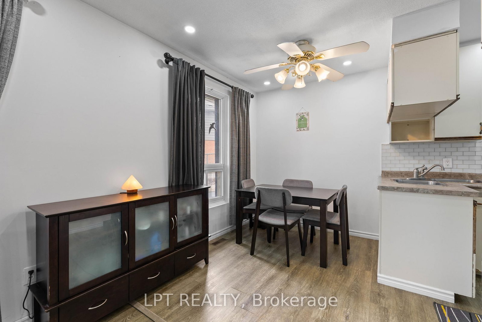 55H Chaucer Crescent • Barrie, ON photo 10