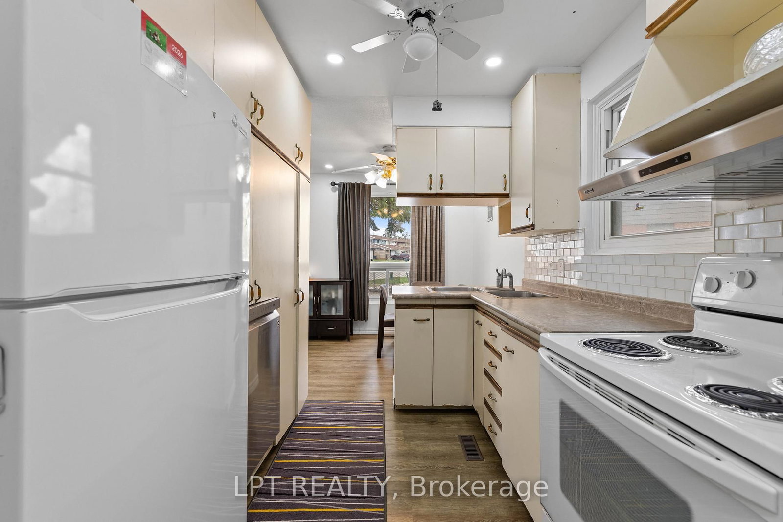 55H Chaucer Crescent • Barrie, ON photo 11