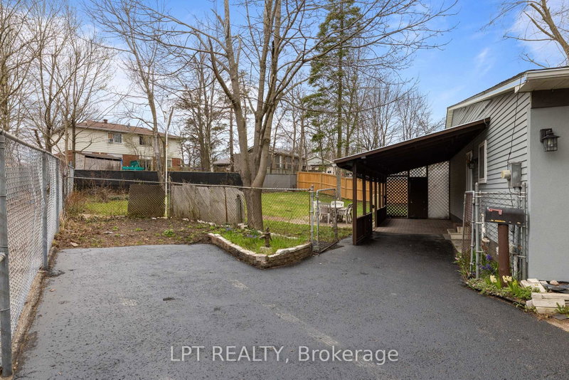 55H Chaucer Crescent