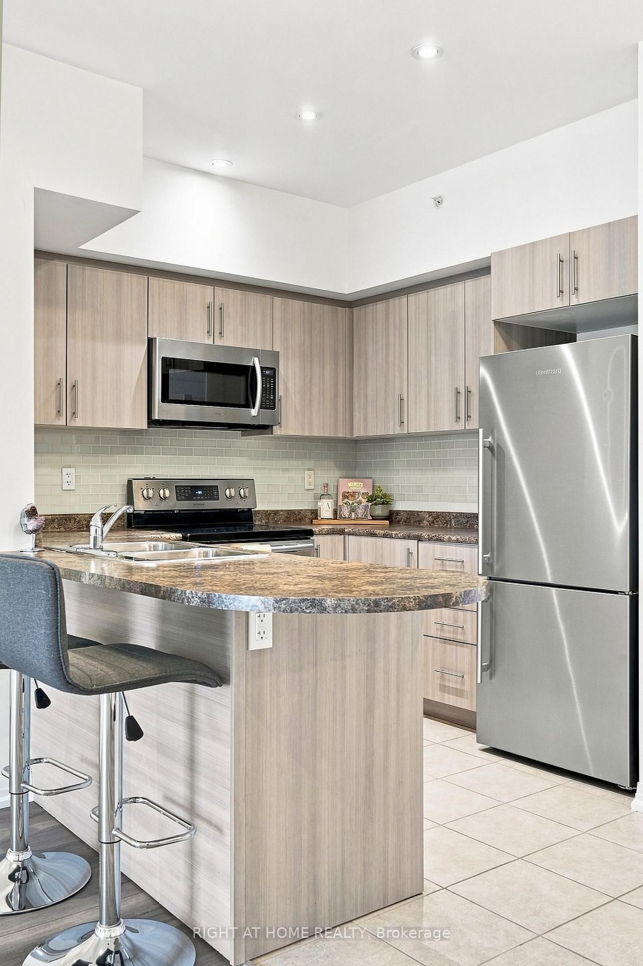 299 Cundles Road E • ##106 • Barrie, ON photo 11
