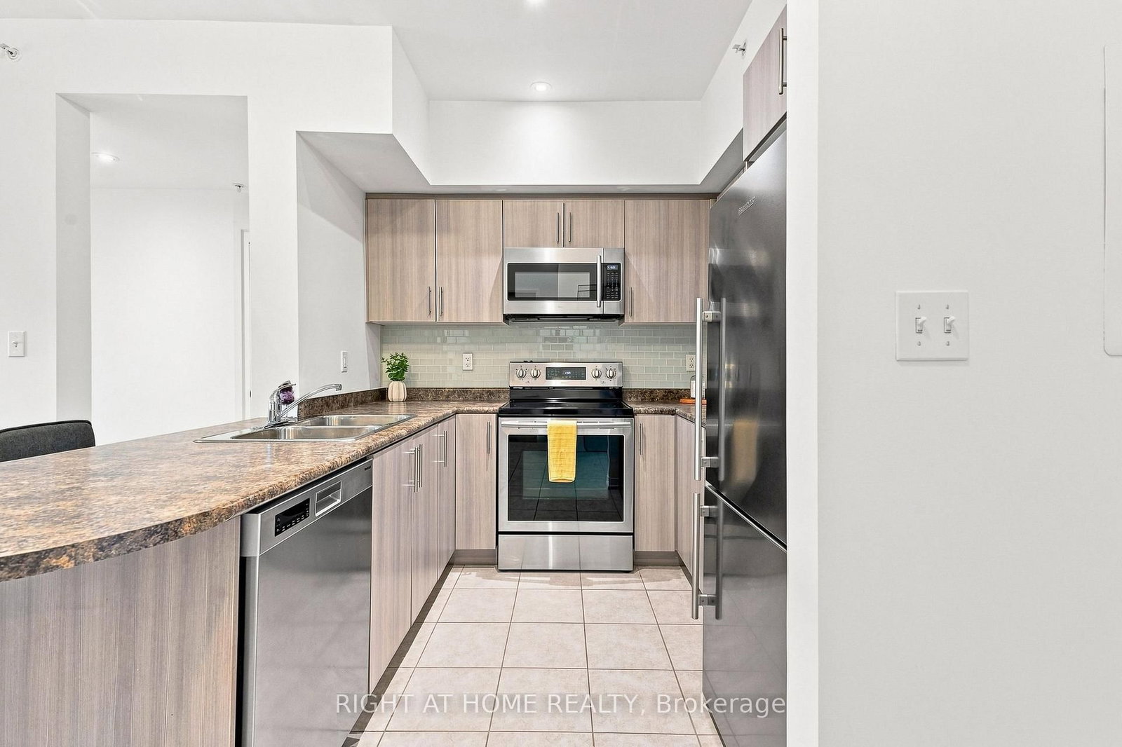 299 Cundles Road E • ##106 • Barrie, ON photo 12