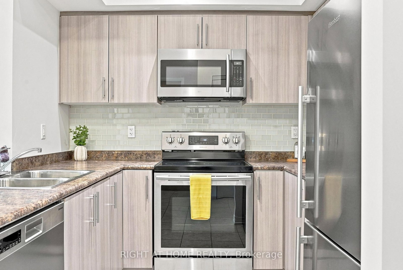 299 Cundles Road E • ##106 • Barrie, ON photo 13