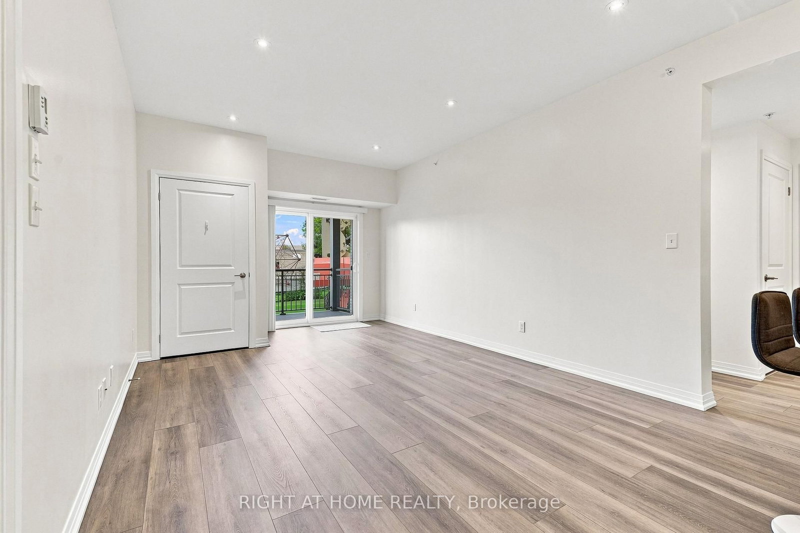 299 Cundles Road E • ##106 • Barrie, ON photo 18