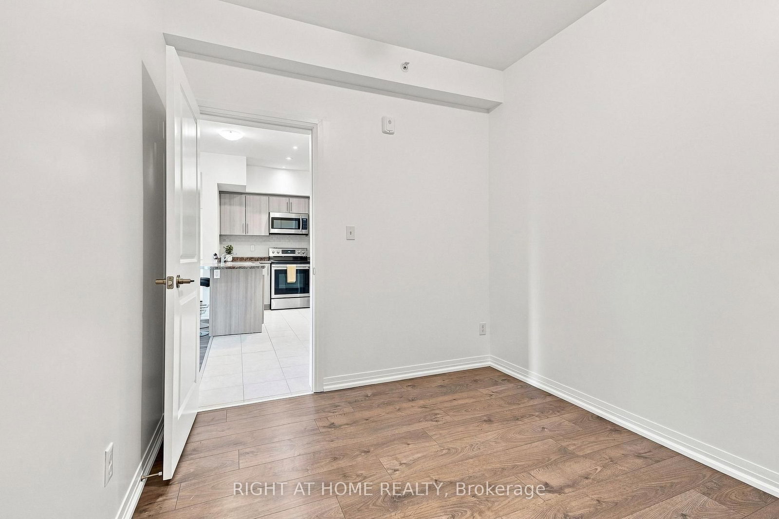 299 Cundles Road E • ##106 • Barrie, ON photo 24