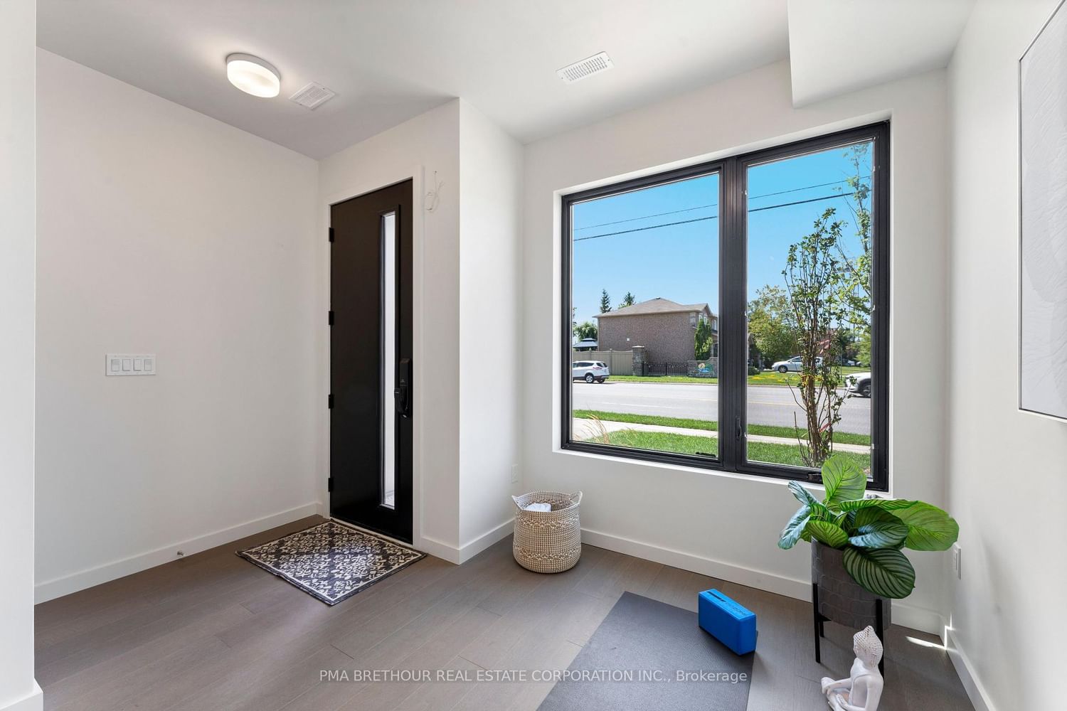 Listing Image 6