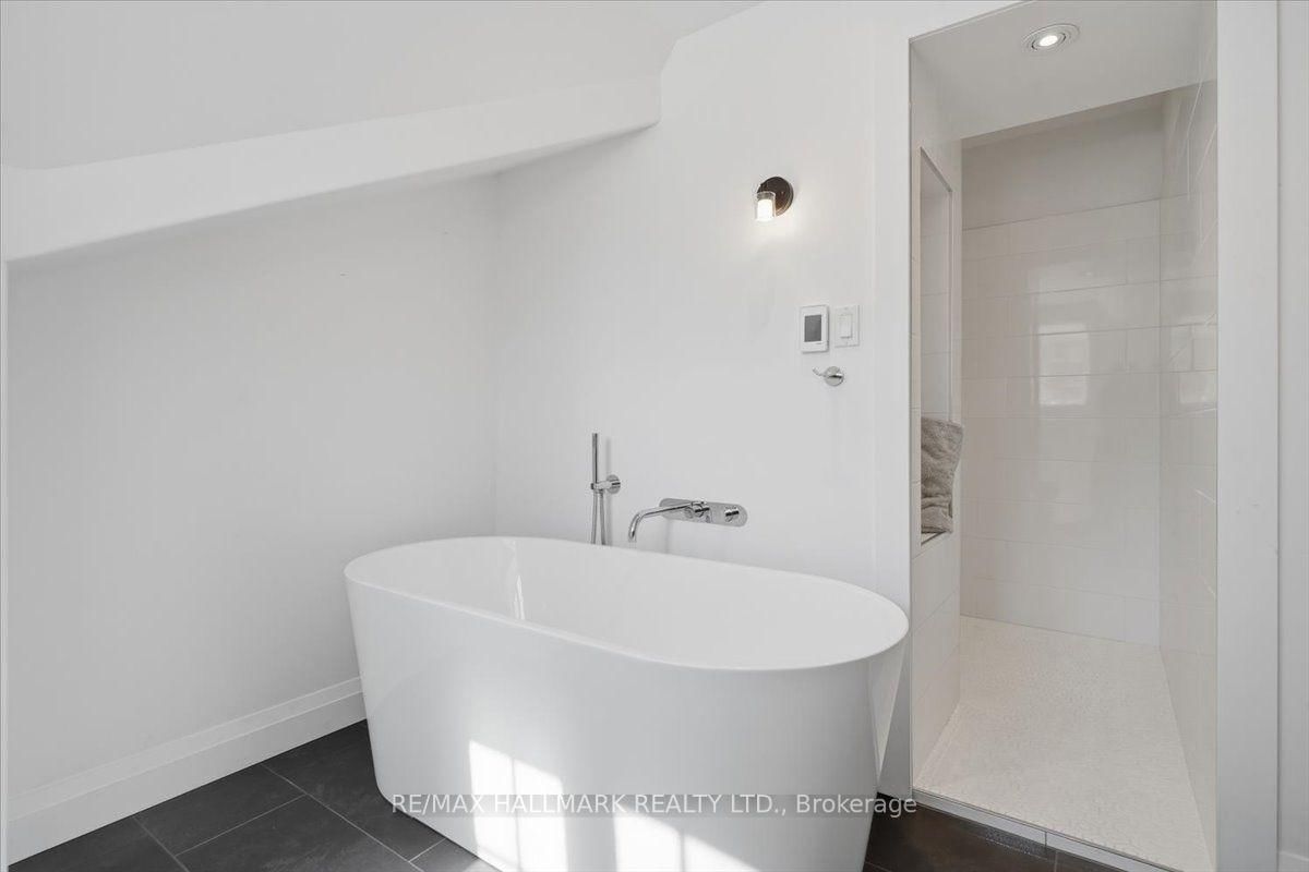 105 Duckworth Street • Barrie, ON photo 26