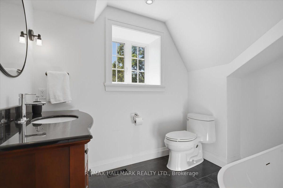 105 Duckworth Street • Barrie, ON photo 27