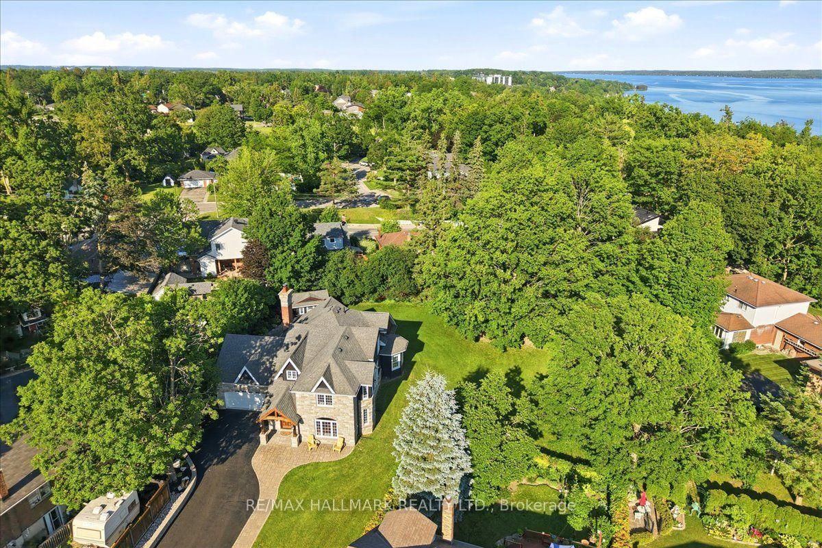 105 Duckworth Street • Barrie, ON photo 40