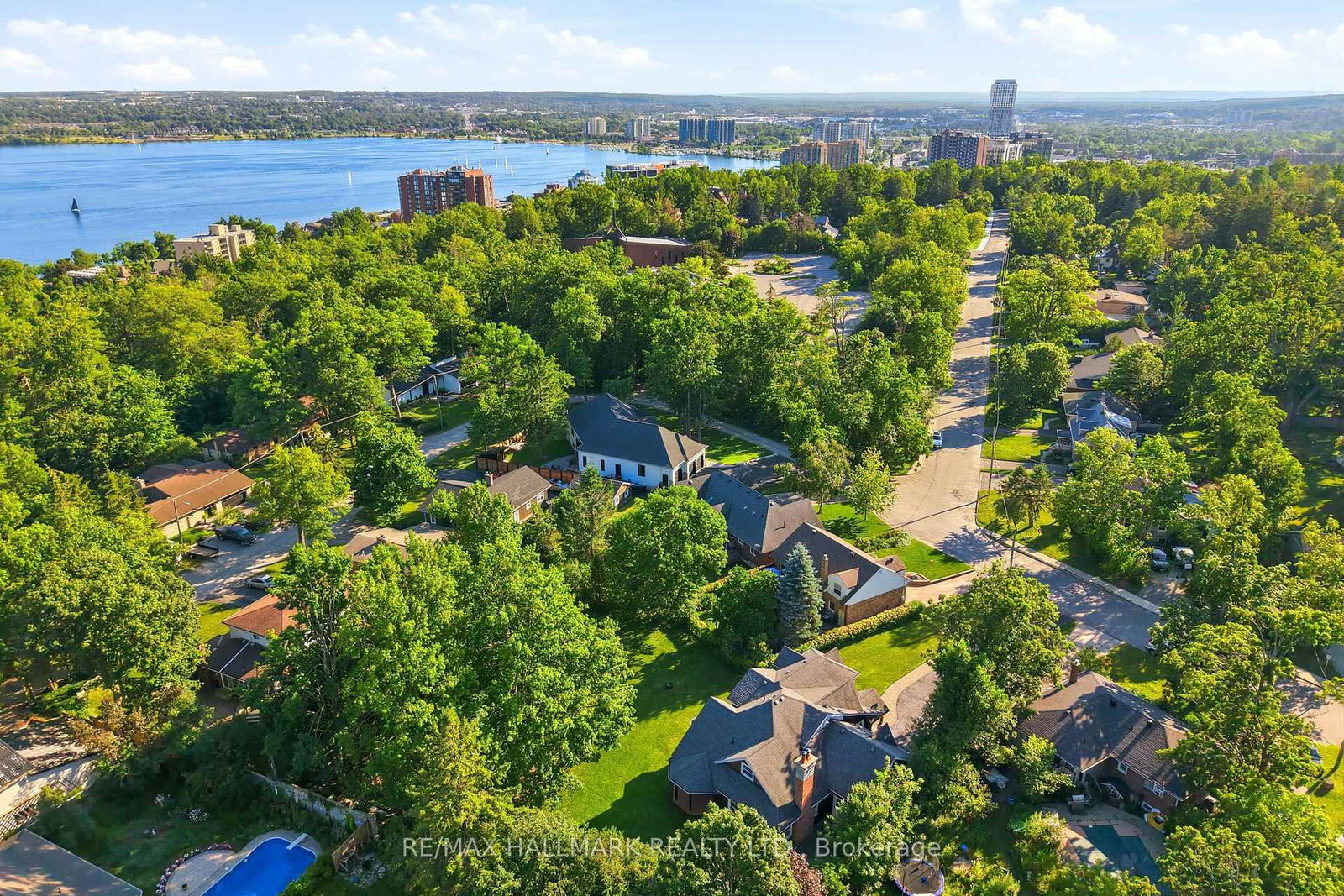 105 Duckworth Street • Barrie, ON photo 47