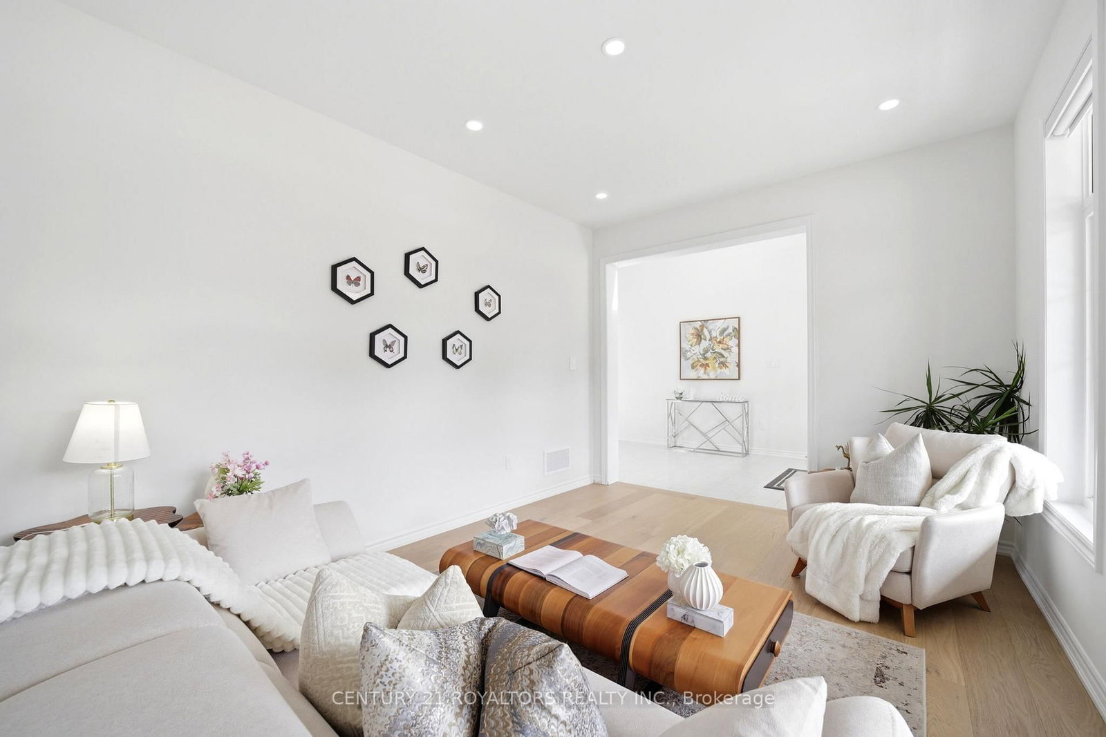 107 Rugman Crescent • Springwater, ON photo 10