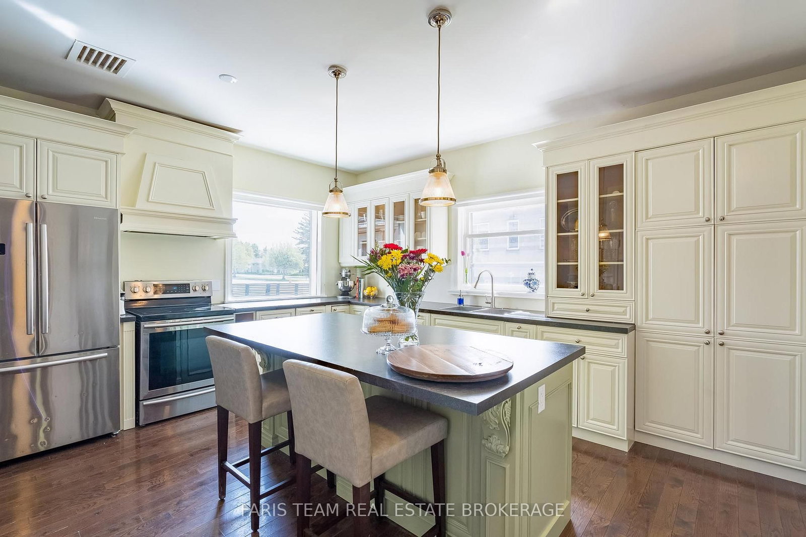 23 Yonge Street S • Springwater, ON photo 5