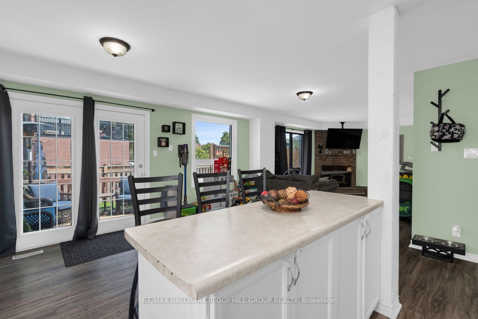 187 Johnson Street • Barrie, ON photo 2