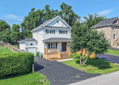 12 Clinton Street • Orillia, ON photo 2
