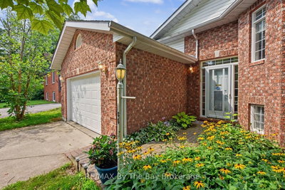 144 SMALLMAN Drive • Wasaga Beach, ON photo 3