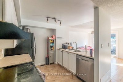 92 Lee Crescent • Barrie, ON photo 3