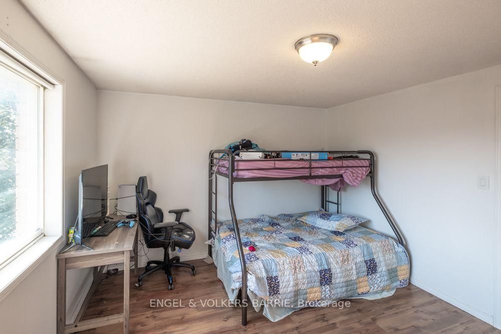 92 Lee Crescent • Barrie, ON photo 4