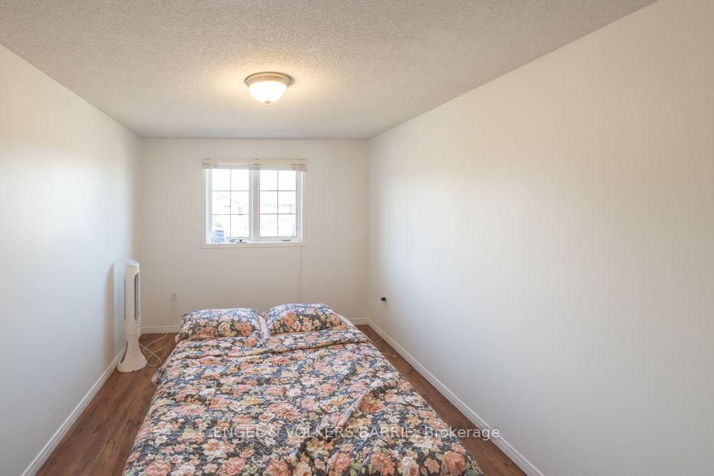 92 Lee Crescent • Barrie, ON photo 5