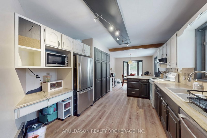 1208 Birchcliffe Crescent