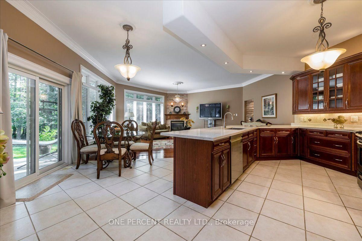 9 Laddie Lane • Springwater, ON photo 4