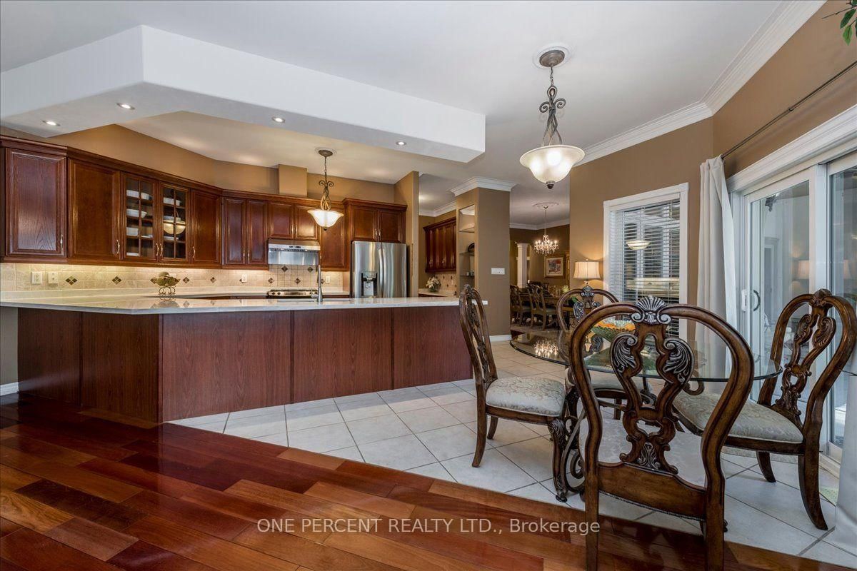 9 Laddie Lane • Springwater, ON photo 9