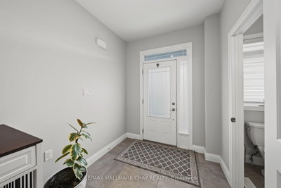 36 Lowry Court • Barrie, ON photo 4