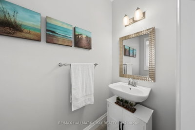 36 Lowry Court • Barrie, ON photo 6