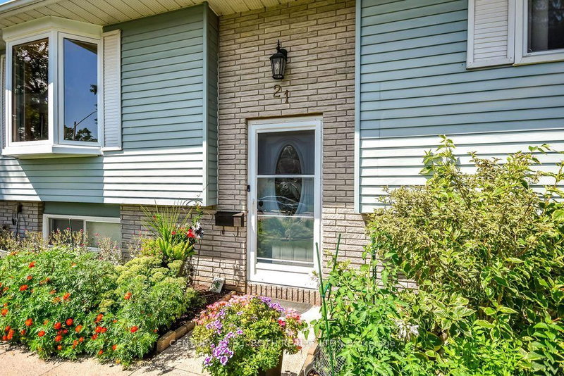 21 KORLEA Cres photo 4