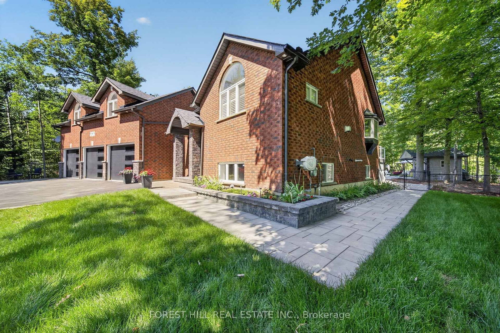 11 Alpine Trail • Springwater, ON photo 4