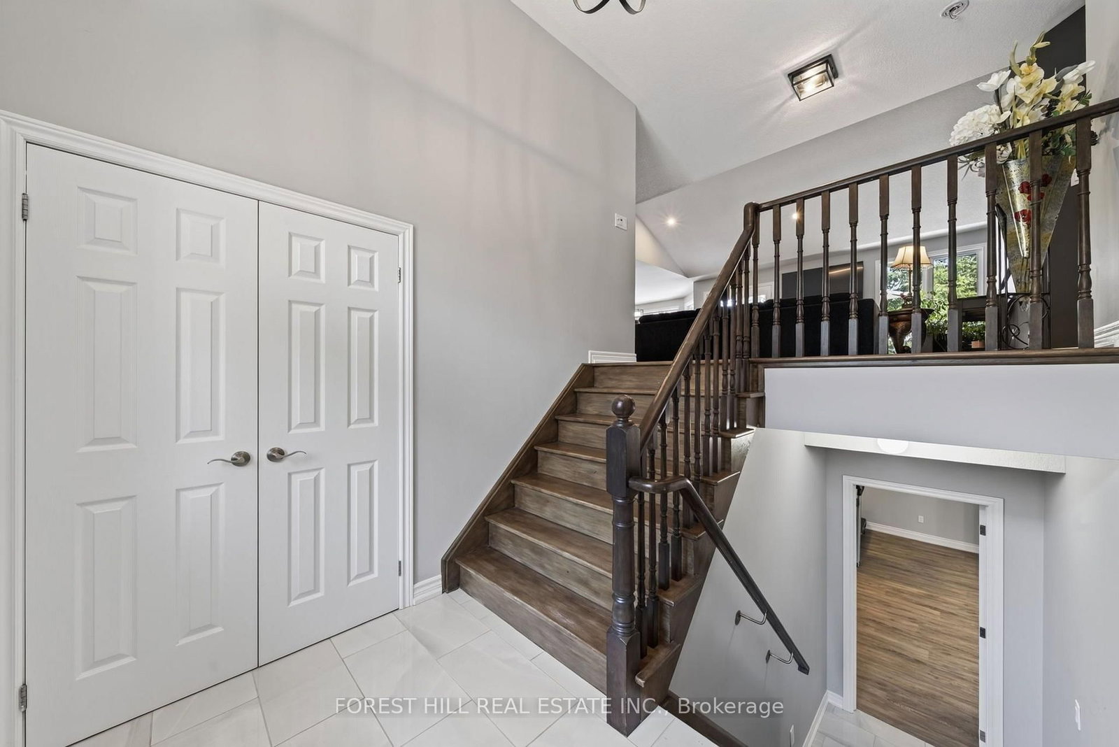 11 Alpine Trail • Springwater, ON photo 6