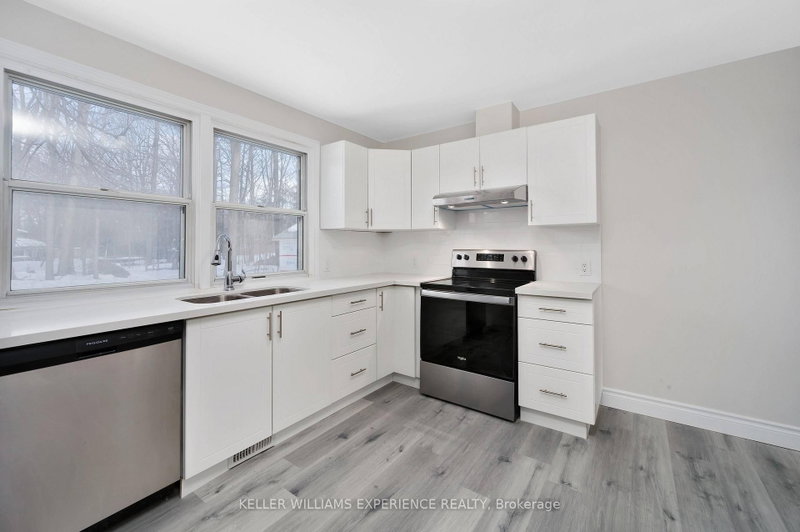 Upper - 52 Cundles Road E
