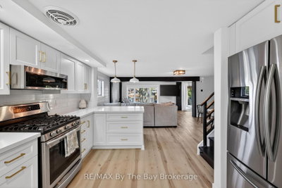 1416 River Road W • Wasaga Beach, ON photo 9