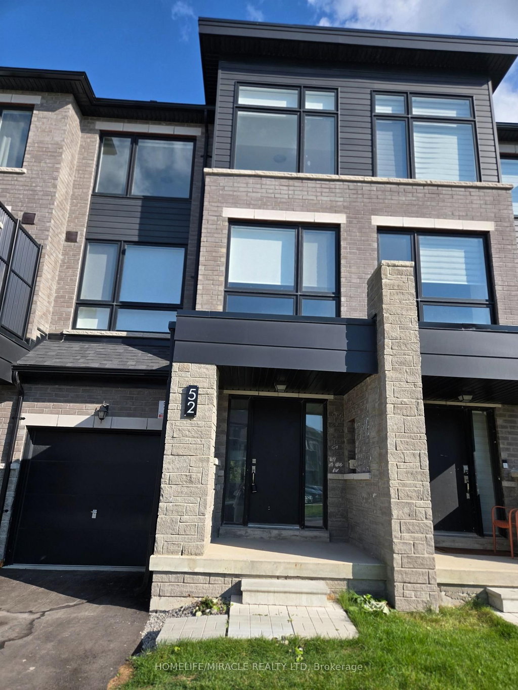 52 Blue Forest Crescent