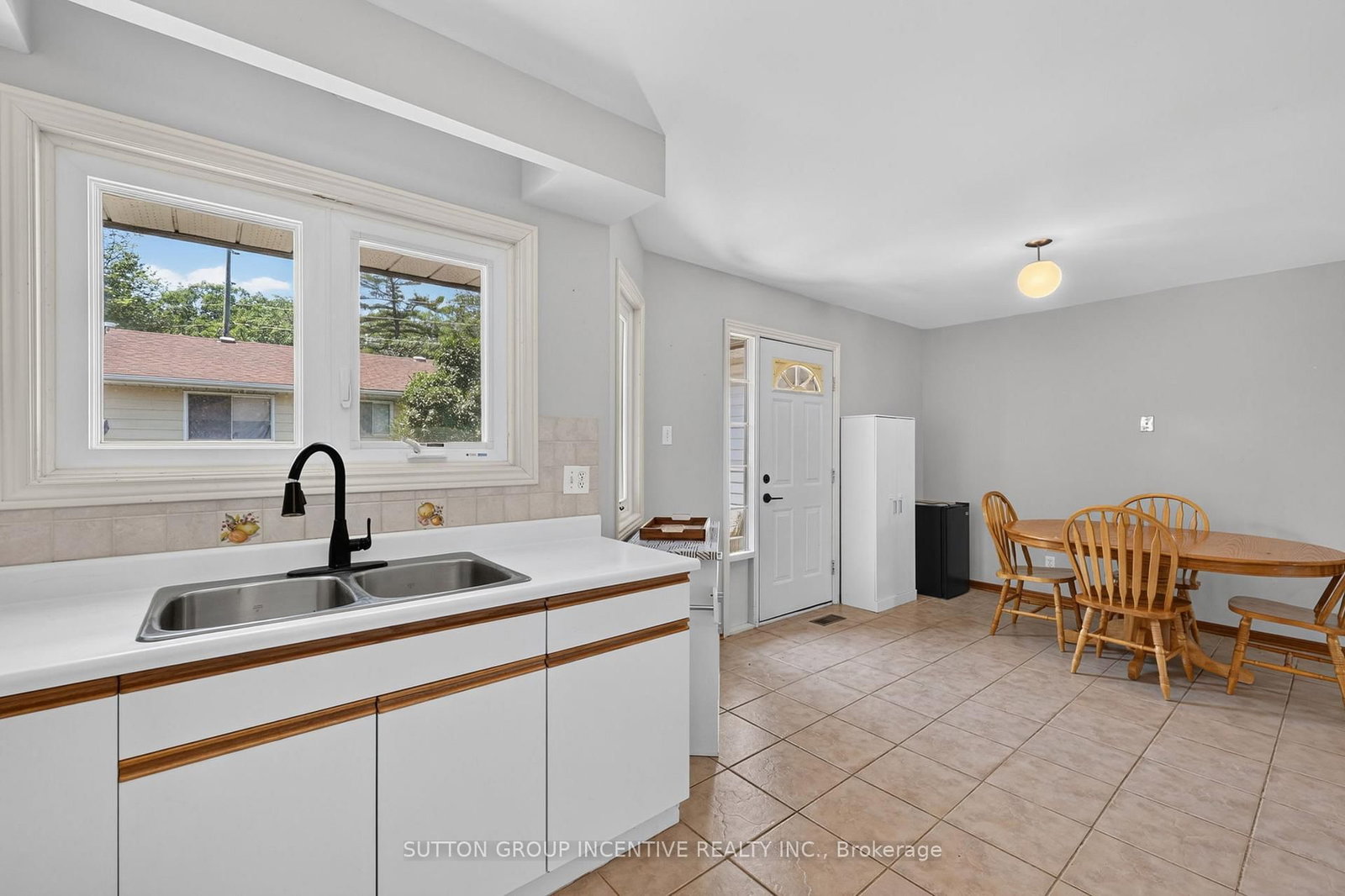 6 Riverdale Drive • Wasaga Beach, ON photo 16