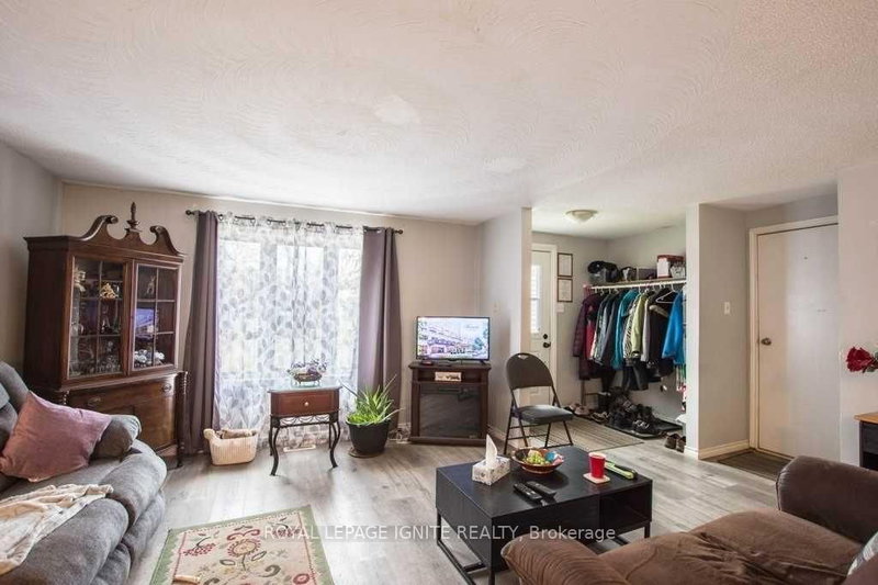 Room# 1U - 170 Hickling Trail