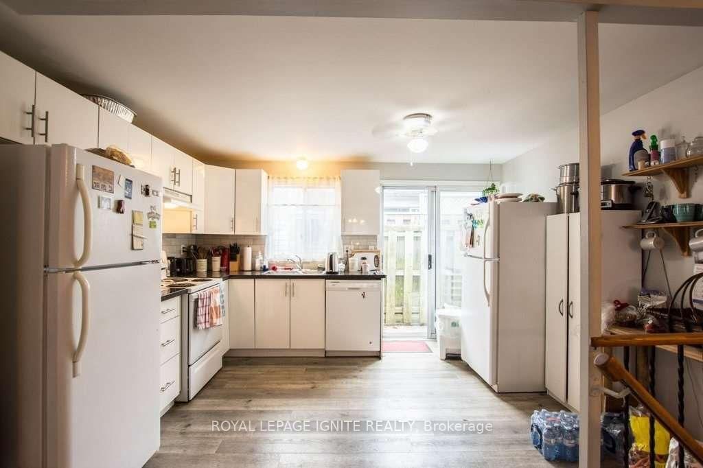 Room# 1U - 170 Hickling Trail, Barrie 3