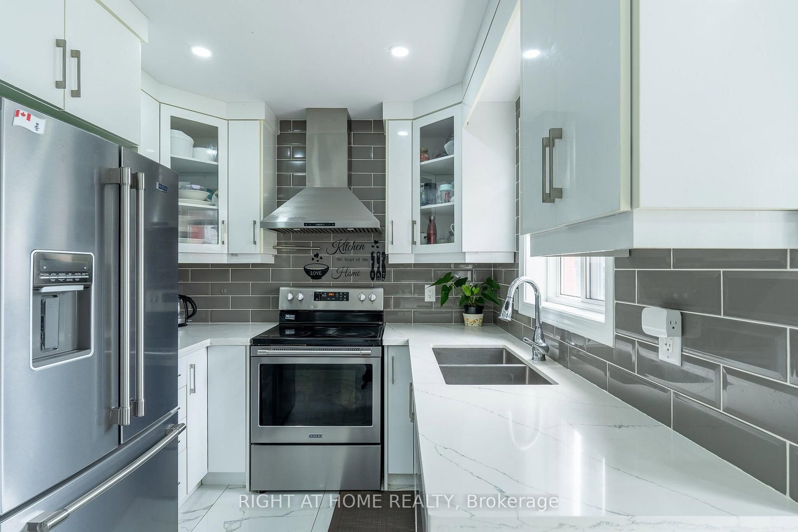 19 Cardinal Street • Barrie, ON photo 14