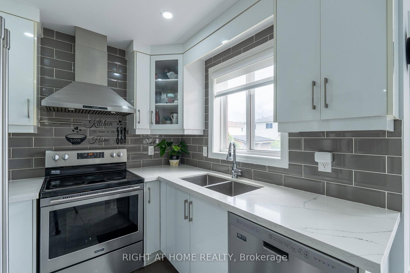 19 Cardinal Street • Barrie, ON photo 15