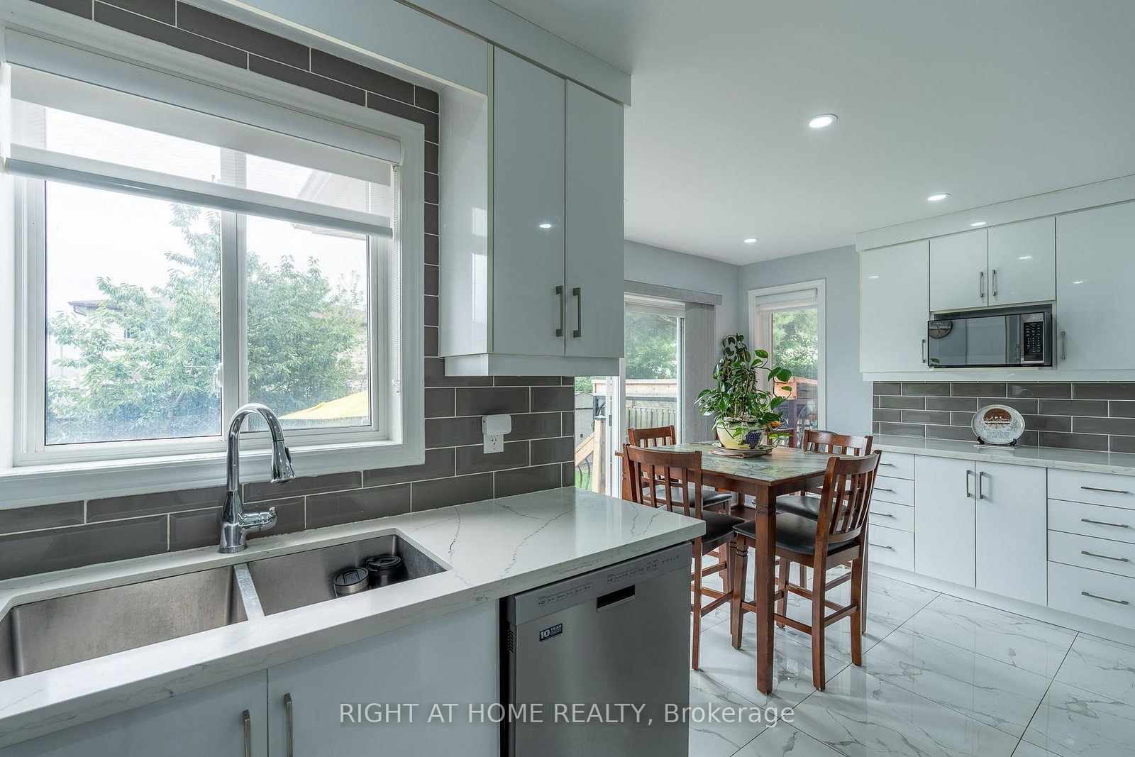 19 Cardinal Street • Barrie, ON photo 17