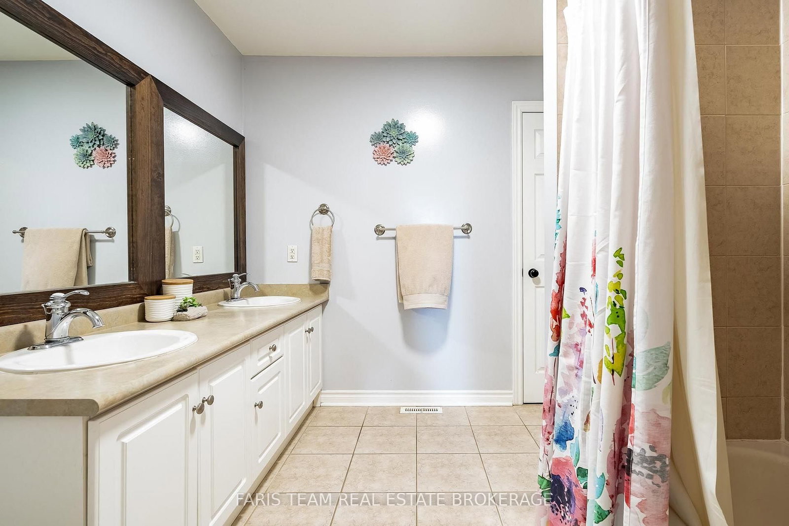 79 Sanford Street • Barrie, ON photo 38