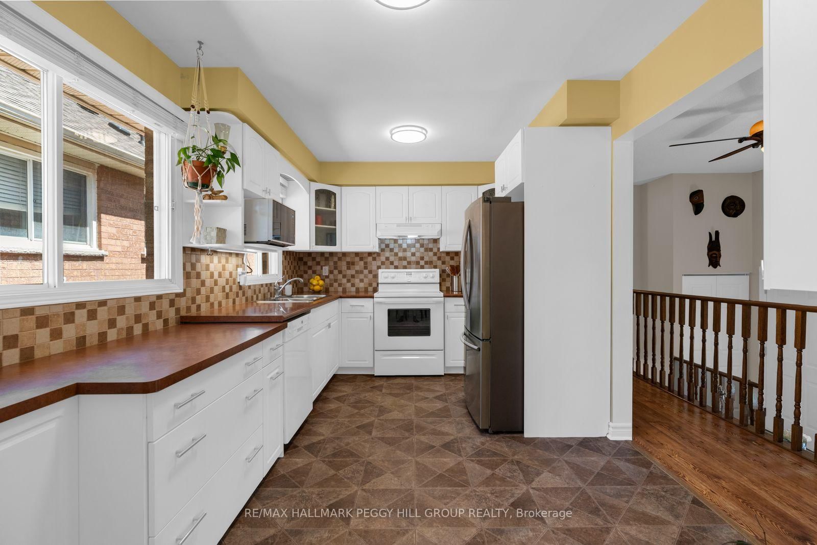 5 Barwick Drive • Barrie, ON photo 5