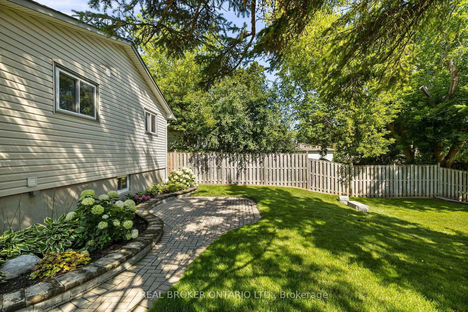 26 Carlton Street • Orillia, ON photo 38