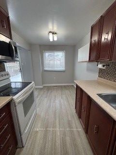 34 Argyle Road • Barrie, ON photo 5